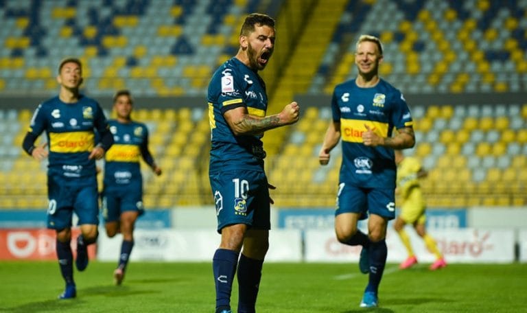 Everton se ilusiona con puestos de avanzada tras vencer a Curicó Unido
