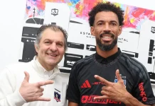 La revolución Vozinha en Colo Colo: aeropuerto colmado, bienvenida de Mosa y presentación ante 42 mil hinchas